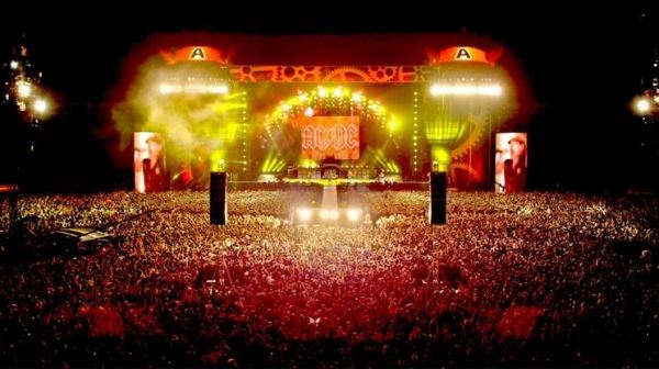 AC/DC выйдет на сцену впервые за 7 лет