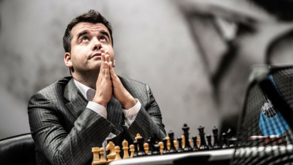 Исключительная надёжность: Ян Непомнящий победил Дин Лижэня и повёл в матче за мировую шахматную корону