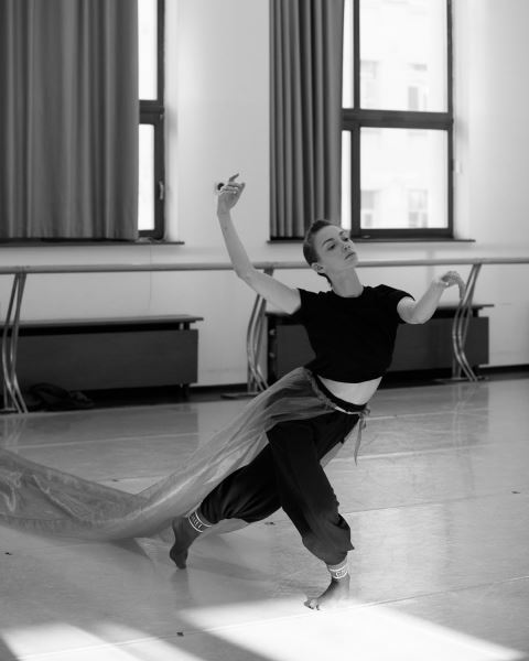 МАМТ представляет премьеру современного балета «Зазеркалье»