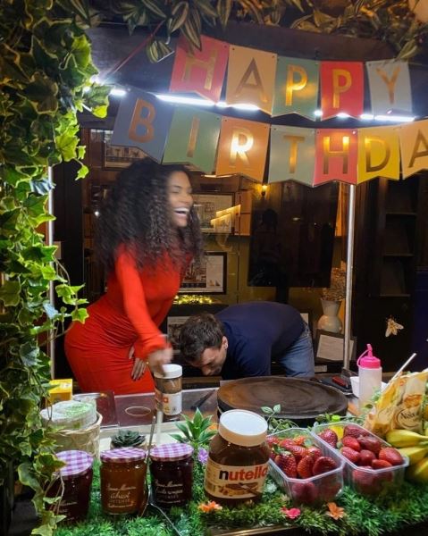 Улыбка и счастливые глаза: Тина Кунаки выложила фото со своего дня рождения, на котором не было Венсана Касселя