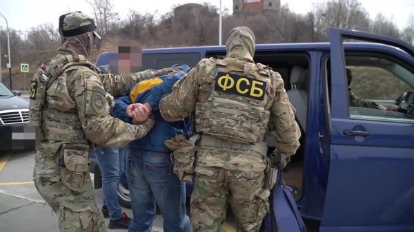На Сахалине и в Хабаровске: сотрудники ФСБ задержали двух россиян по подозрению в госизмене
