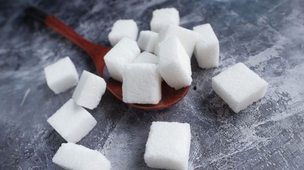 Сладкий избыток: сахар в России дешевеет на фоне рекордного роста мировых цен