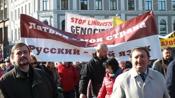«Выдворят тысячи русскоговорящих»: в Латвии планируют депортировать за незнание латышского